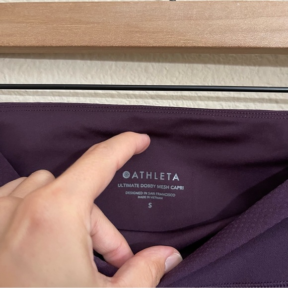 Athleta Ultimate Dobby Mesh Capri Leggings High Rise Mulberry Rose Purple Small - Picture 8 of 11